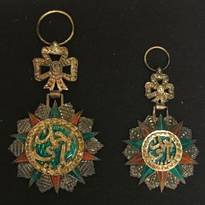 null Tunisie - Ordre du Nichan al Iftikhar, fondé en 1835, lot de deux étoiles d'officier...