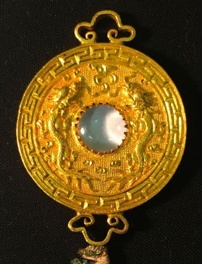  Chine - Ordre du Pao Hsing, médaille de IIIe classe en or fondu figurant sur l'avers,...