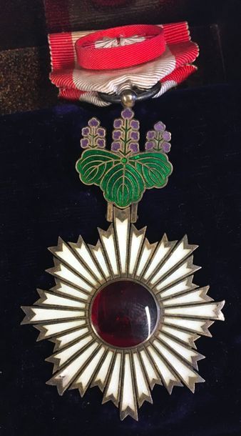 null Japon - Ordre du Soleil Levant, fondé en 1875, bijou de IVe classe (officier),...