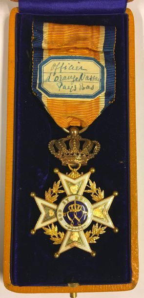 null Pays-Bas-Ordre d'Orange-Nassau, fondé en 1892, croix d'officier en or et émail...