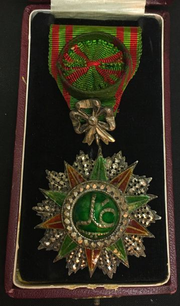 null Tunisie - Ordre du Nichan al Iftikhar, fondé vers 1835, étoile d'officier au...