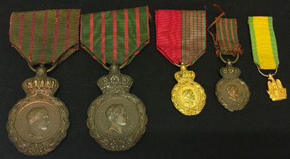 null Médaille de Sainte-Hélène, lot de quatre: deux tailles ordonnances en bronze...