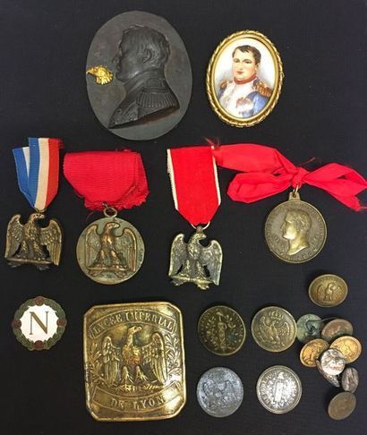null Set of Napoleonic memorabilia: cast iron medallion with a profile of Napoleon...