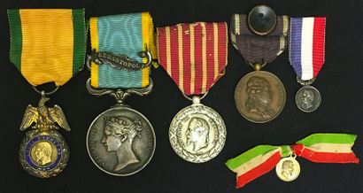null Lot de cinq médailles: une Médaille militaire du deuxième type en argent, vermeil...