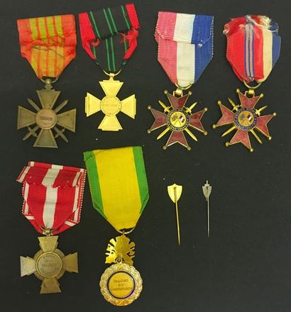 null 1939-1945, lot de six médailles en taille ordonnance avec ruban: croix de Guerre...