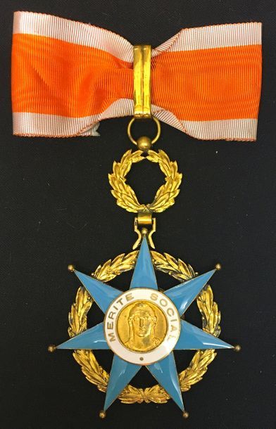 null Ordre du Mérite social, fondé en 1936, bijou de commandeur en vermeil et émail,...
