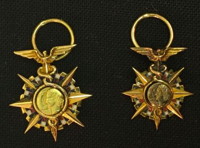 null Ordre du Mérite commercial, créé en 1939, deux réductions en or et émail, poinçon...