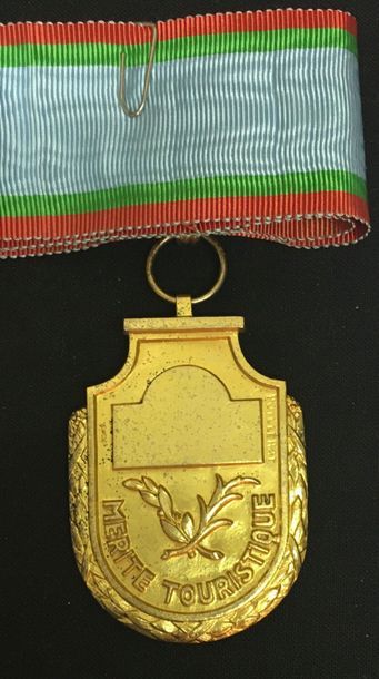 null Ordre du Mérite touristique, fondé en 1949, bijou de commandeur signé Poillerat...