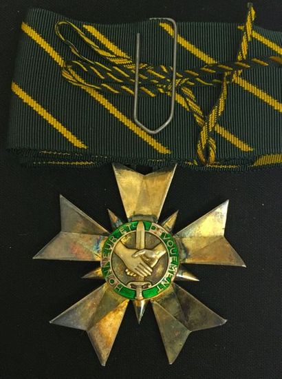 null Ordre du Mérite combattant, fondé en 1953, bijou de commandeur en vermeil et...