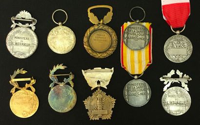 null Lot de dix médailles d'honneur: une médaille de l'Octroi, en argent, poinçon...