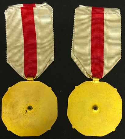 null Croix-Rouge Française, lot de deux médailles d'honneur du premier type au coq,...