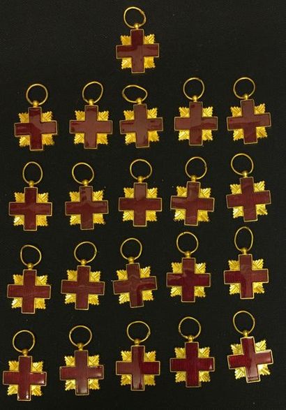 null French Red Cross, set of twenty-one reductions of the Medal of Honour in gilt...