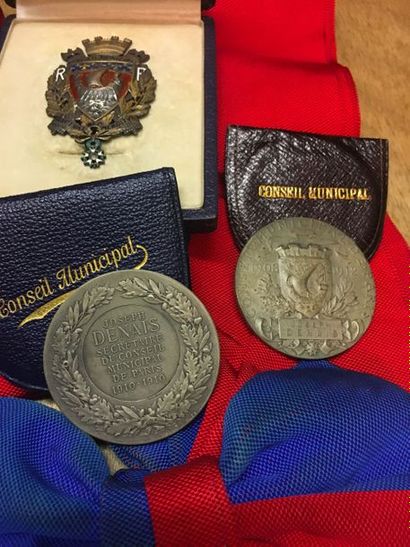null Souvenirs of Joseph Denais and his wife:
- Chamber of Deputies: two insignia...