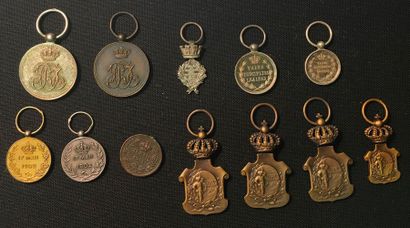 null Espagne - Lot de douze miniatures: deux médailles de l'ordre d'Isabelle la Catholique,...
