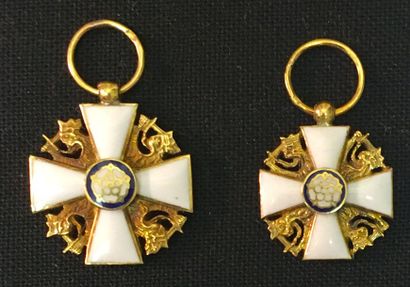 null Finlande - Ordre de la Rose blanche, fondé en 1919, deux croix miniatures en...