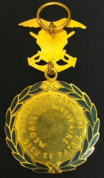 null Gabon - Médaille militaire, créée en 1968, en bronze doré, argenté et émaillé,...