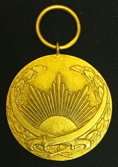 null Iran - Médaille de la Bravoure militaire, médaille de Ire classe en bronze doré...