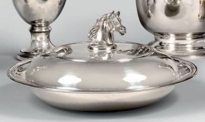 null Vegetable dish covered in silvery metal, the horse's head grip. Auteuil, Prix...