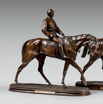 D'APRÈS PIERRE JULES MÈNE Jockey on horseback Bronze
statuette with medal patina.
Base...
