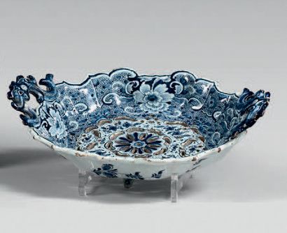 DELFT Oval drainer with handles with contoured edges and a plate, decorated in blue...