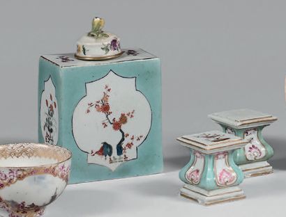 ALLEMAGNE, MEISSEN Covered tea box and two pedestals, polychrome decoration of flowers...