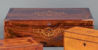 null Box with flap front in rosewood veneer inlaid with lemon tree.
Charles X period....