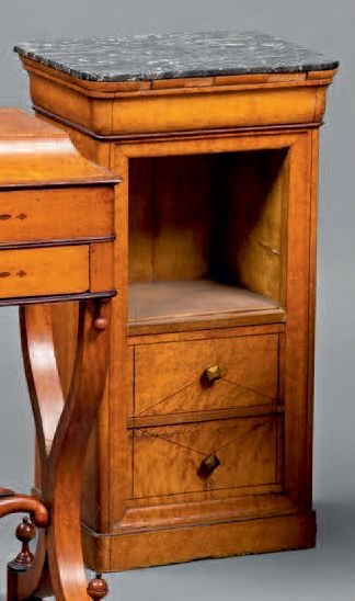 null Bedside table in speckled maple inlaid with rosewood fillets, opening to a doucine...