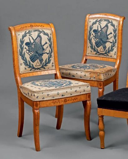 null Pair of chairs with upside-down backs in speckled maple veneer inlaid with rosewood....