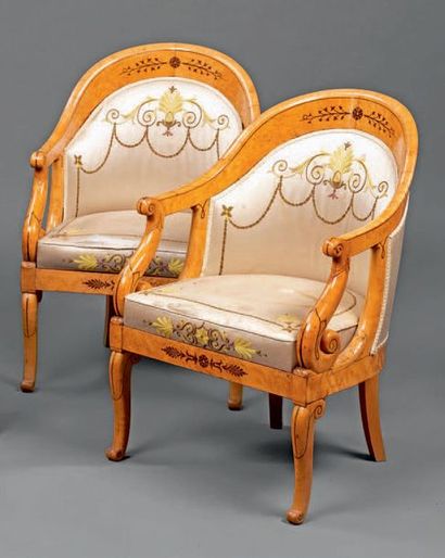null Pair of gondola armchairs with speckled maple veneer frame inlaid with palmettes,...