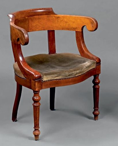 null Mahogany office chair. Backrest with sticks. Grooved front feet.
Louis-Philippe...