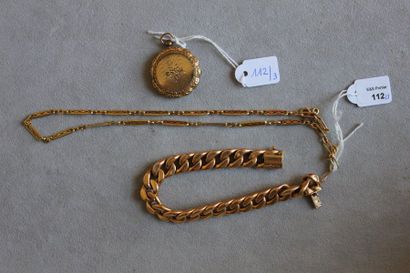 null Lot comprenant: un bracelet articulé en or jaune 750 millièmes et un collier...