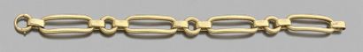 null Bracelet articulé en or jaune 750 millièmes, les maillons de forme rectangulaire.
Longueur:...