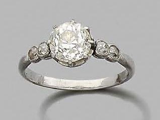 null Ring in platinum 850 thousandths, decorated with an old cut diamond and a round...