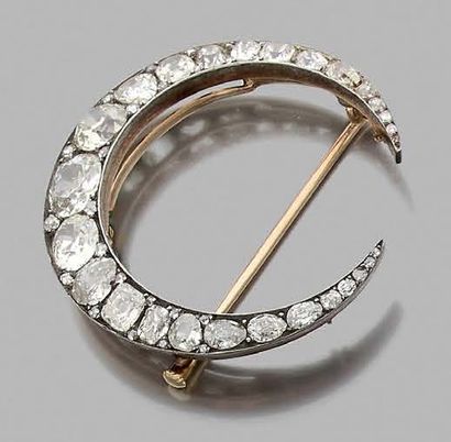 null Crescent brooch in 925 sterling silver and 750 yellow gold decorated with a...