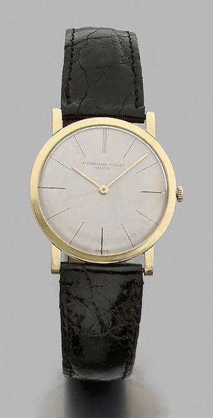 AUDEMARS PIGUET N°20840
Extra-flat wristwatch in 18k gold (750). Round case, bottom...