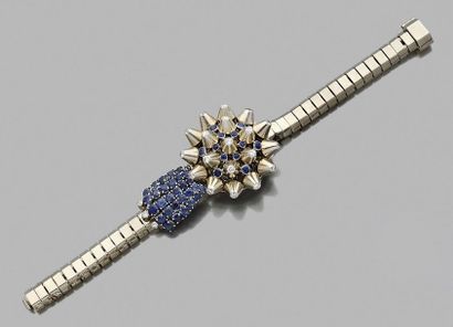 MAUBOUSSIN, signé Collier et bracelet en or gris 750 millièmes de style «Tubogaz»,...