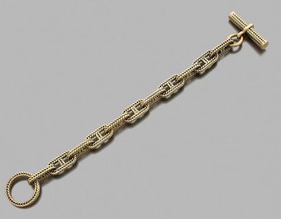 HERMES, signé et numéroté Bracelet articulé en or jaune 750 millièmes, les maillons...
