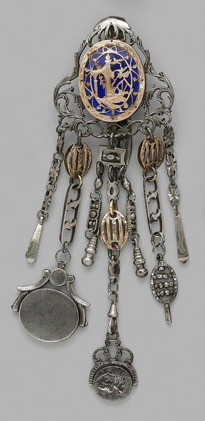 null Openwork metal chain decorated with an oval motif on a blue background depicting...