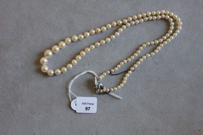 null Necklace of one hundred and six falling cultured pearls, the clasp in silver...