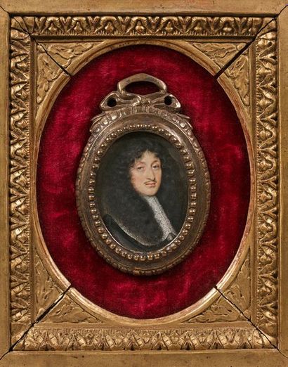 ÉCOLE FRANÇAISE de la fin du XVIIe siècle Portrait d'homme
Miniature.
5,5 x 4 cm...