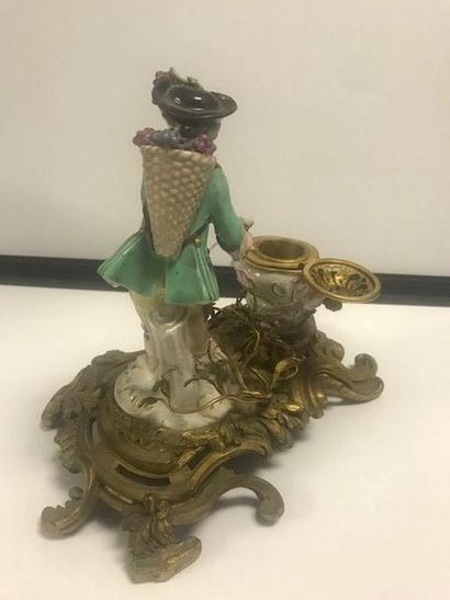 MEISSEN Inkwell decorated with a small harvester carrying a basket on his shoulders,...