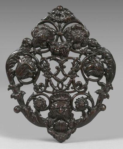 null Patinated bronze plaque with finely chiselled and openwork decoration of flowers,...