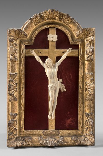null Christ in ivory, the knotted perzonium, feet juxtaposed.
In a gilded wood frame...