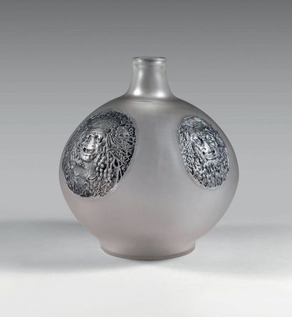 RENE LALIQUE (1860-1945) 
Four Masks vase. Proof made of white satin blown-moulded...