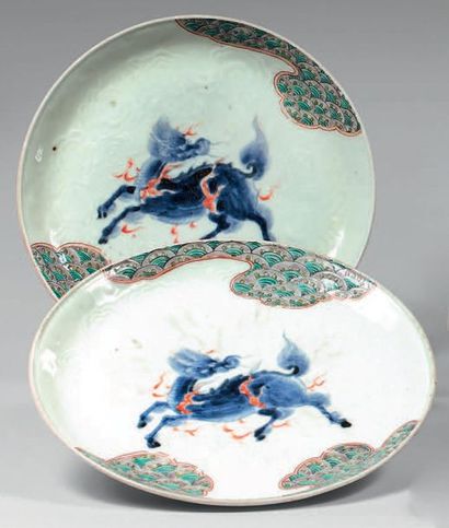 JAPON, Fours de Kutani - Époque Meiji (1868-1912) 
Three porcelain bowls decorated...