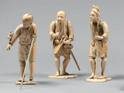 JAPON - Epoque MEIJI (1868-1912) 
Five ivory okimono four peasants standing, two...