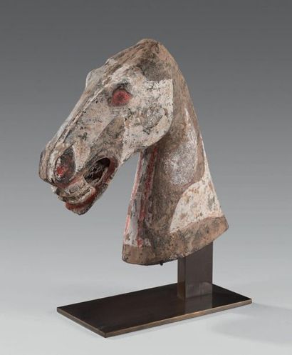 CHINE - Epoque HAN (206 av. J.-C. - 220 ap. J.-C.) 
Terracotta horse's head decorated...