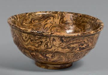 CHINE - Epoque TANG (618-907) 
Marbled terracotta bowl with transparent glaze.
(Wear...