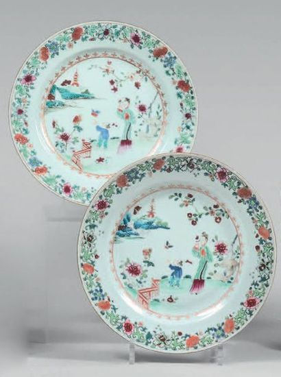 CHINE, Compagnie des Indes - XVIIIe siècle 
Paire d'assiettes en porcelaine à décor...