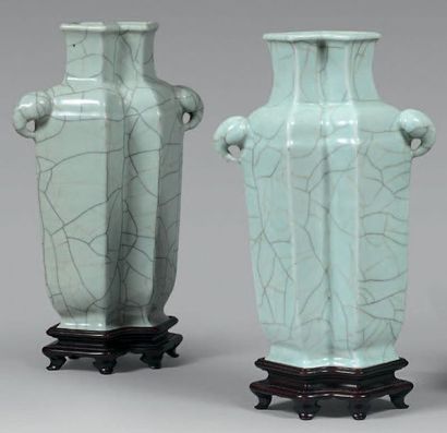 CHINE - fin du XIXe siècle 
Pair of celadon cracked porcelain vases, in the shape...